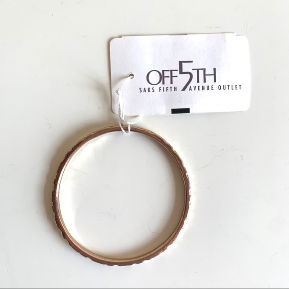 OFF 5TH Delicate gold tone bangle bracelet Scroll pattern Elegant style - Picture 4 of 5